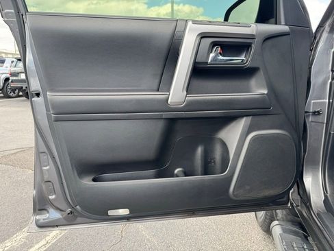 Used 2022 Toyota 4Runner SR5 Premium w/ Moonroof Package RWD image 13