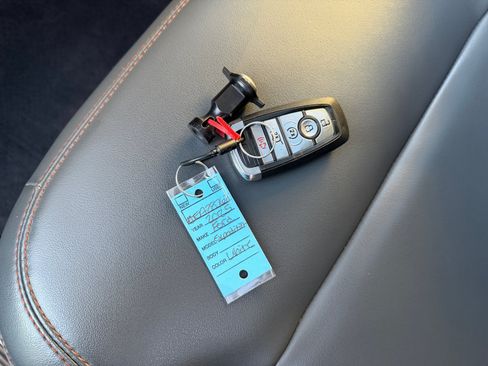 Used 2025 Ford Expedition Active AWD/4WD image 33
