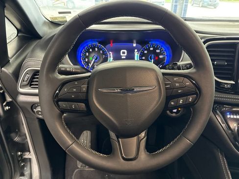 Used 2025 Chrysler Pacifica Limited FWD image 33