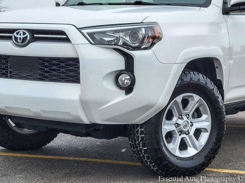 Used 2020 Toyota 4Runner SR5 image 3