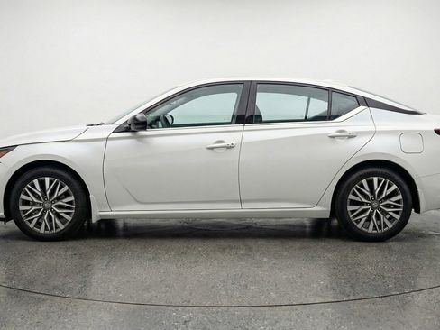 Used 2025 Nissan Altima 2.5 SV image 4