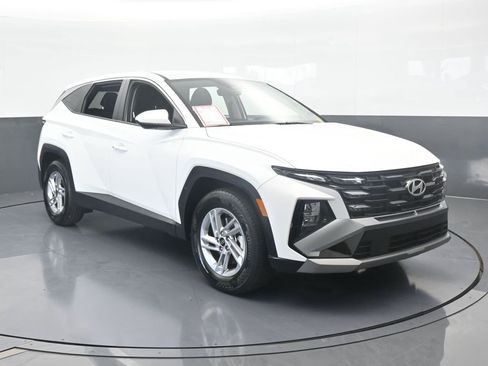 Used 2025 Hyundai Tucson SE image 8