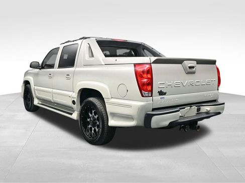 Used 2005 Chevrolet Avalanche Z71 w/ Sun And Sound Package AWD/4WD image 3