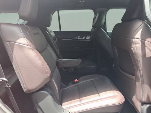 Used 2026 Ford Explorer Platinum RWD image 29