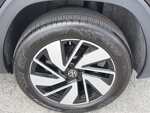 Used 2025 Volkswagen Atlas SEL AWD/4WD image 32