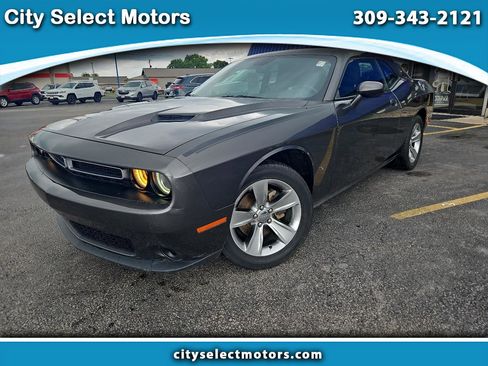 Used 2021 Dodge Challenger SXT image 1