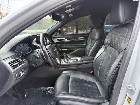 Used 2018 BMW 750i xDrive image 32