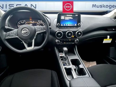 New 2025 Nissan Sentra SV w/ Trunk Package FWD image 5
