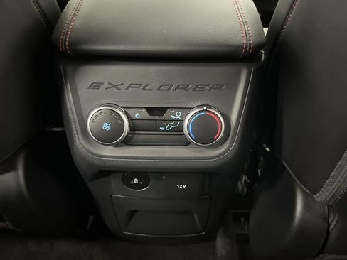 Used 2025 Ford Explorer ST-Line image 33