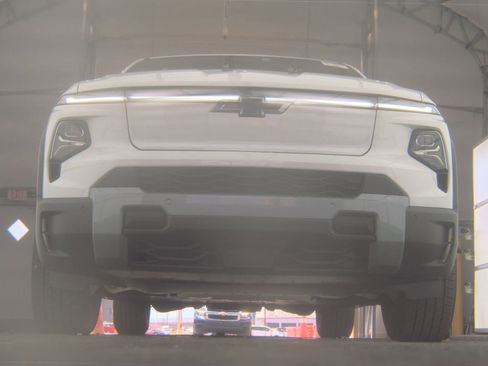 Used 2026 Chevrolet Silverado EV LT AWD/4WD image 4