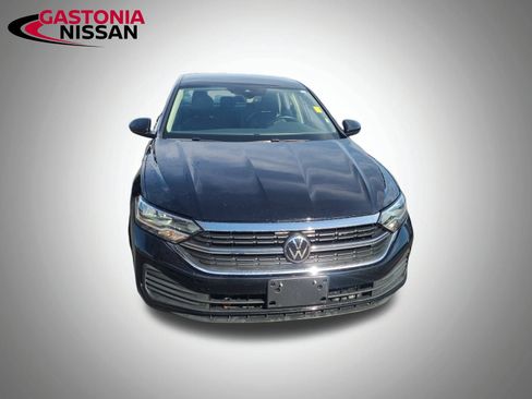 Used 2024 Volkswagen Jetta SE image 5