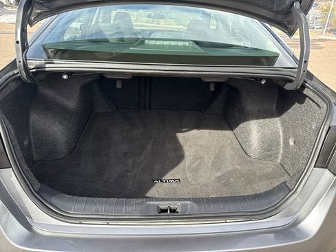 Used 2024 Nissan Altima 2.5 SV FWD image 7