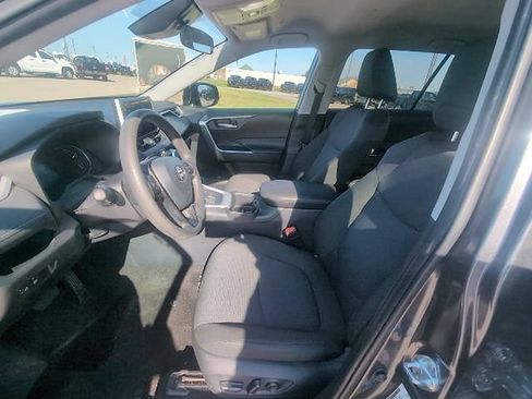 Used 2025 Toyota RAV4 XLE FWD image 12