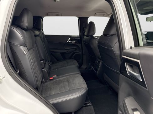 Used 2024 Mitsubishi Outlander SE AWD/4WD image 10