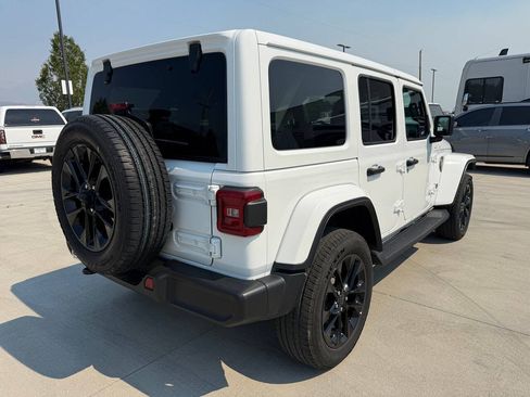 Used 2025 Jeep Wrangler Unlimited Sahara AWD/4WD image 3