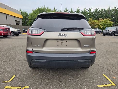 Used 2019 Jeep Cherokee Latitude Plus AWD/4WD image 6