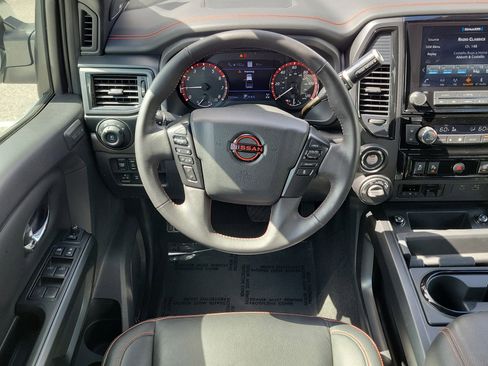 Used 2024 Nissan Titan PRO-4X w/ Pro-4x Convenience Package AWD/4WD image 17