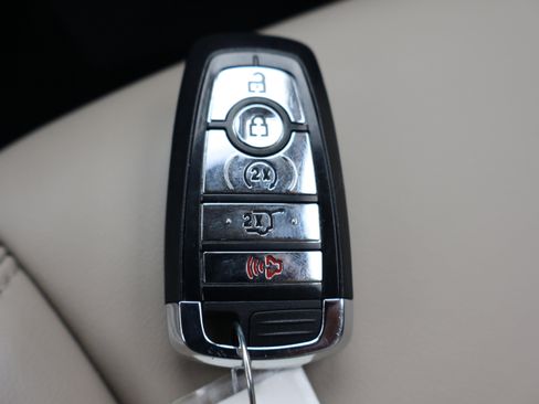 Used 2025 Lincoln Corsair AWD image 30