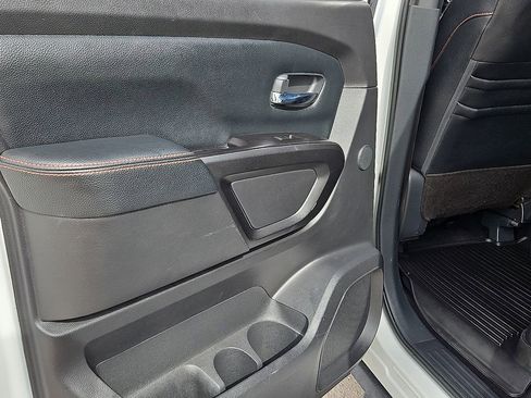 Used 2020 Nissan Titan PRO-4X w/ Pro-4x Convenience Package image 16