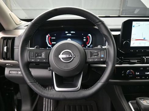 Used 2024 Nissan Pathfinder Platinum image 28