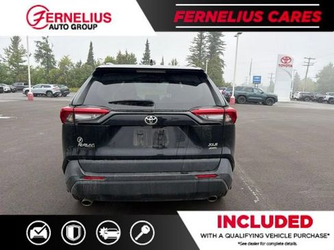 Used 2022 Toyota RAV4 XLE Premium AWD/4WD image 3