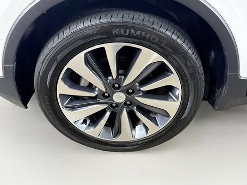 Used 2021 Buick Encore Preferred AWD/4WD image 37