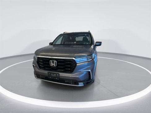 Used 2023 Honda Pilot Touring image 2