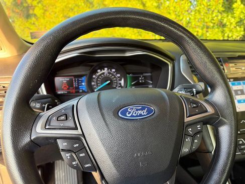 Used 2019 Ford Fusion SE image 41