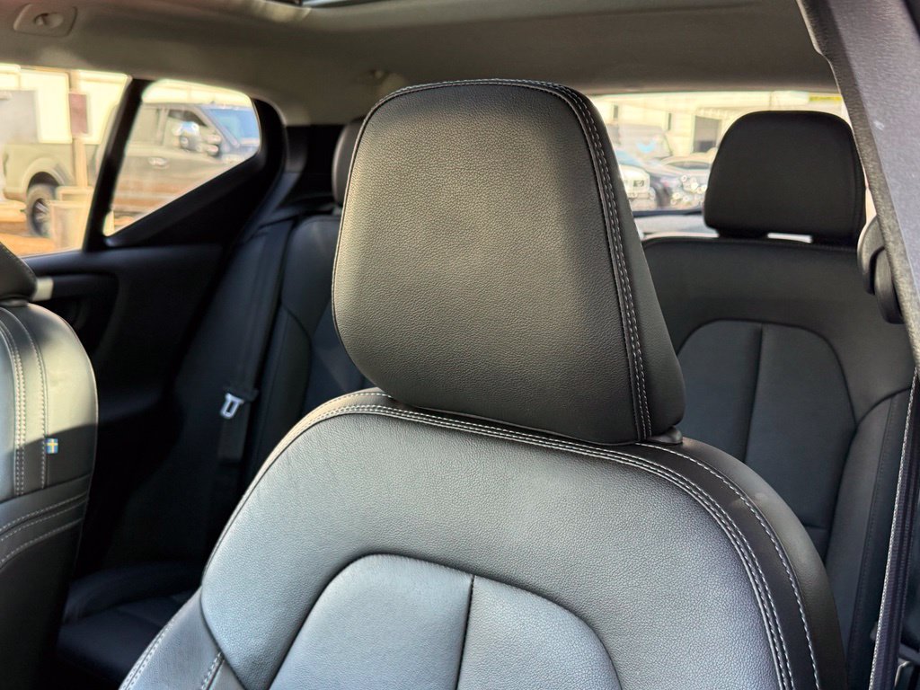 Used 2025 Volvo XC40 B5 Plus w/ Climate Package AWD/4WD image 3