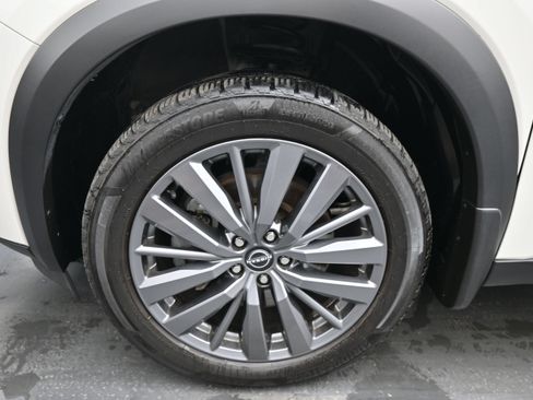 Used 2024 Nissan Pathfinder SL w/ SL Premium Package FWD image 11