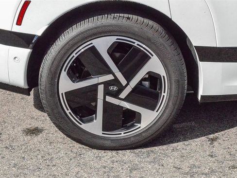 Certified 2026 Hyundai Ioniq 9 Calligraphy image 9