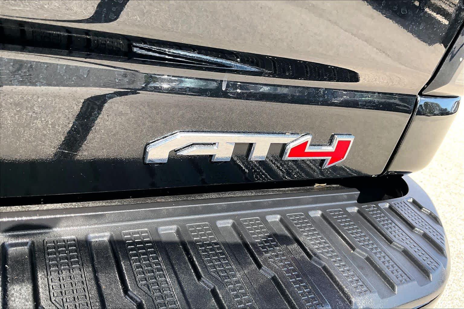 Used 2025 GMC Sierra 3500 AT4 w/ AT4 Premium Plus Package AWD/4WD image 10