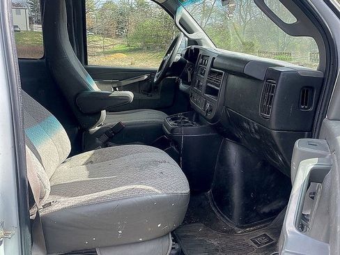 Used 2018 Chevrolet Express 3500 LT w/ LT Preferred Equipment Group RWD image 3