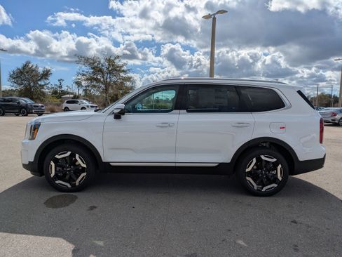 New 2025 Kia Telluride S image 8
