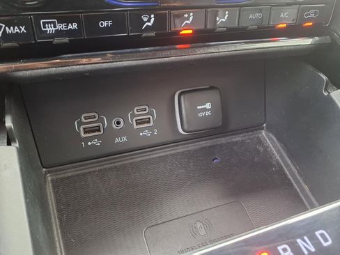 Used 2023 Jeep Grand Cherokee Limited w/ Luxury Tech Group II AWD/4WD image 18