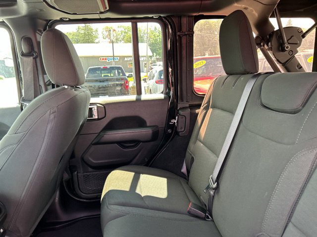Used 2020 Jeep Wrangler Unlimited Sahara AWD/4WD image 18