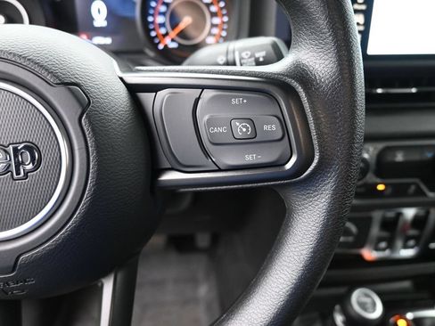 Used 2025 Jeep Wrangler Sport AWD/4WD image 15