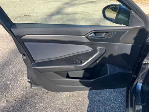 Used 2025 Volkswagen Jetta SE image 18