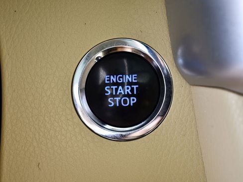 Used 2017 Toyota Highlander Limited image 32