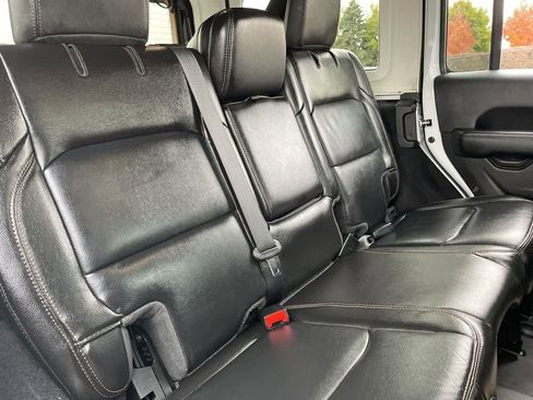 Used 2021 Jeep Wrangler Unlimited Rubicon w/ Trailer Tow Package image 15