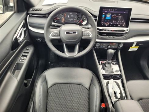 New 2026 Jeep Compass Latitude image 8