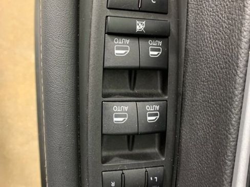 Used 2024 Chrysler Pacifica Touring-L w/ Uconnect Theater Family Group image 19