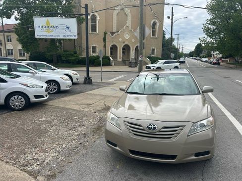 Used 2007 Toyota Camry LE FWD image 3