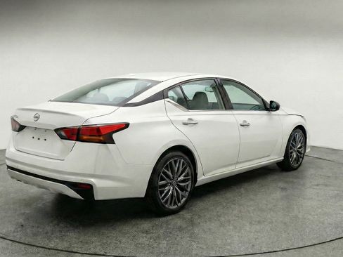 Used 2025 Nissan Altima 2.5 SV image 9