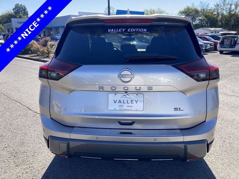 Used 2024 Nissan Rogue SL FWD image 5