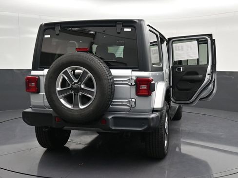 Used 2022 Jeep Wrangler Unlimited Sahara w/ LED Lighting Group AWD/4WD image 30