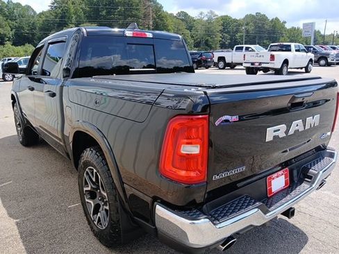 Used 2025 RAM 1500 Laramie AWD/4WD image 10
