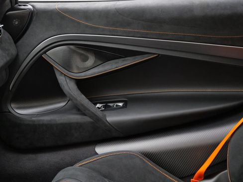 Used 2024 McLaren 750S RWD image 13