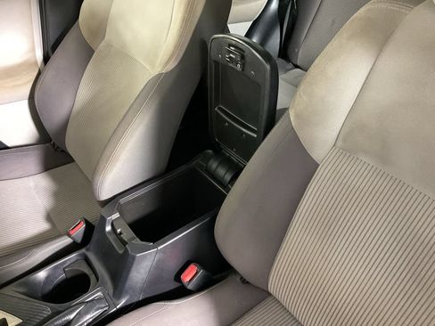 Used 2013 Toyota RAV4 XLE AWD/4WD image 29
