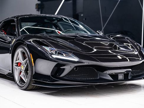 Used 2022 Ferrari F8 Tributo RWD image 5